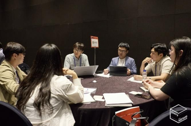 지난 6월 열린 커넥트 데이 행사에서 참여대학 및 기업 관계자들이 기술 이전 상담을 하고 있다