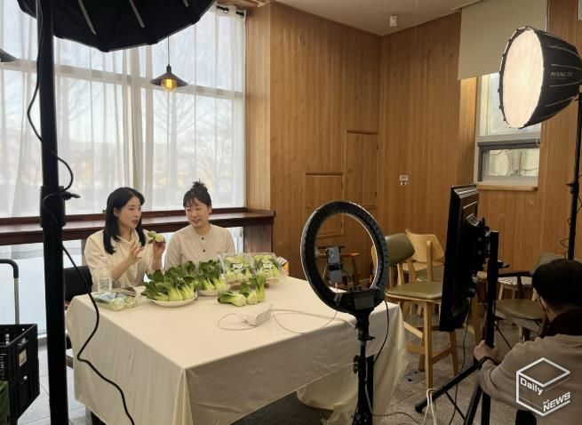 용인특례시는 최근 용인시농업기술센터에서 청년농업인을 대상으로 ‘2025년 라이브커머스 교육’을 했다