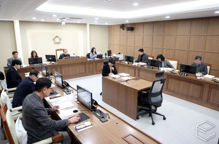 수원특례시의회 도시미래위원회 안건 심사