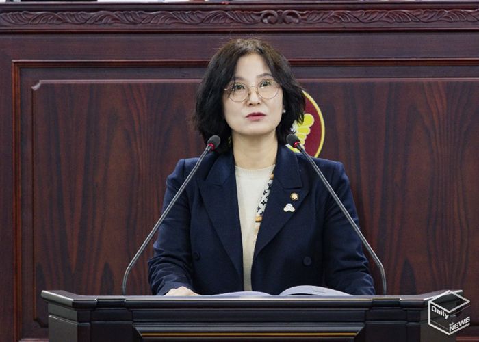 화성특례시의회 배현경 의원이 제249회 임시회 제1차 본회의에서 5분 자유발언을 하고 있다.